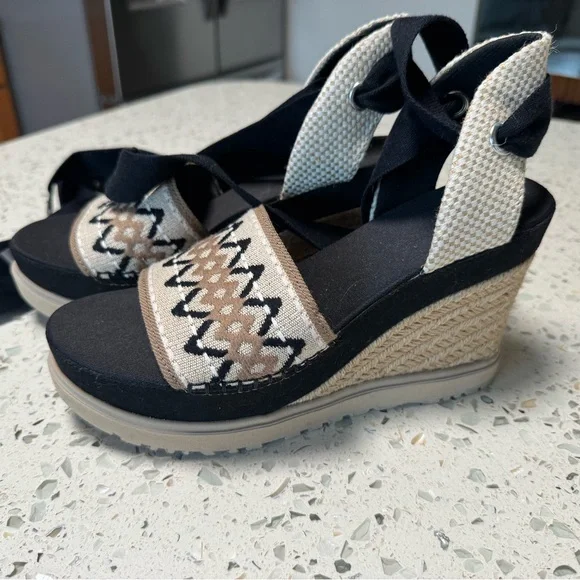 UGG Women's Abbot Ankle-Tie Espadrille Platform Wedge Sandals - Picture 4 of 9